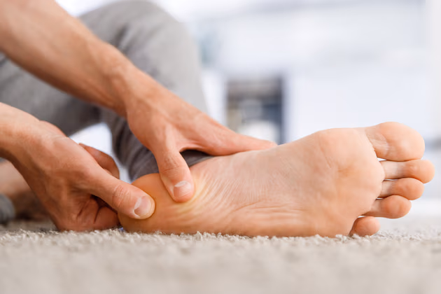 topuk-dikeni-nedir-belirtileri-nedenleri-ve-tedavi-4312498